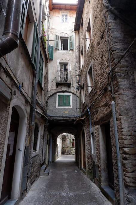 דולצ'אקווה Appartamentino - Castle View, No Stairs מראה חיצוני תמונה